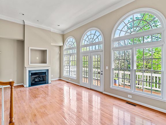 3rd image of 307 Oak Knoll Ter