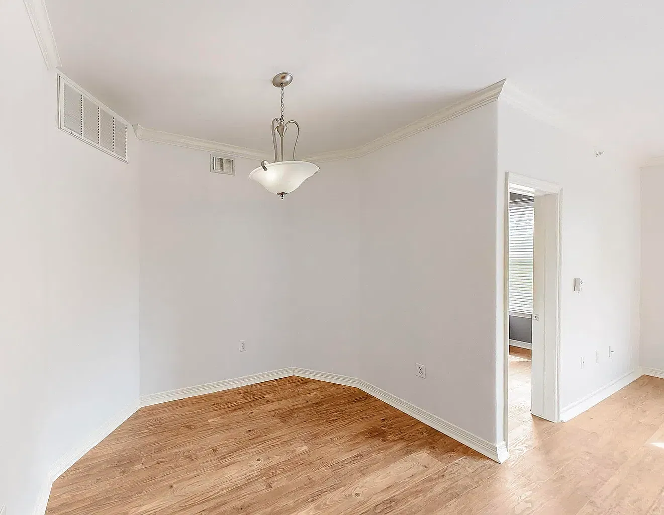 1 bed, 733 sqft, $1,800 — Photo 4
