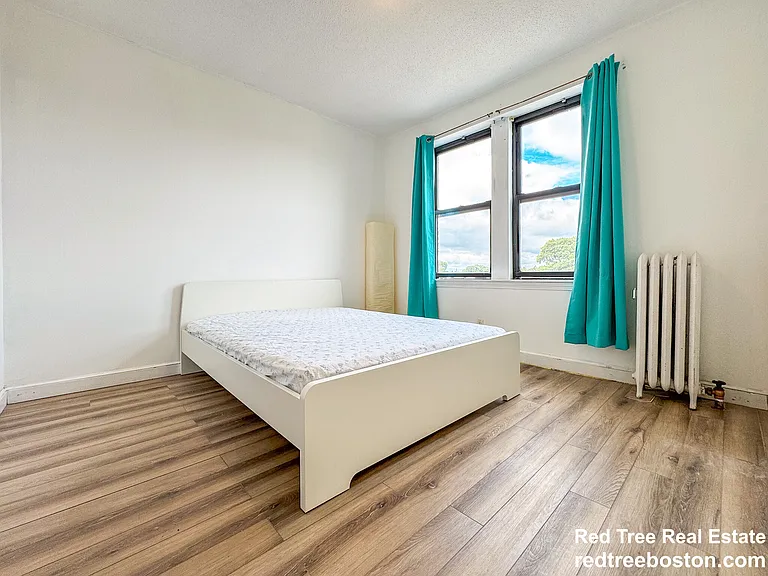 325 Summit Ave #9 — Photo 2