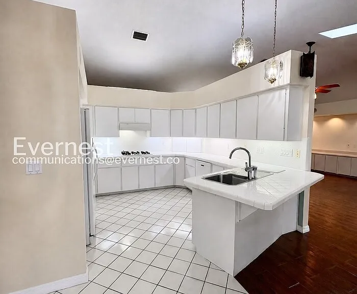 5609 Rosewall Cir — Photo 6