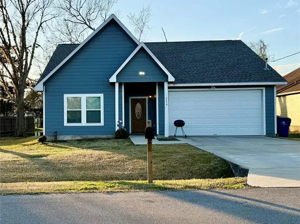 220 Brown St, West Columbia, TX 77486