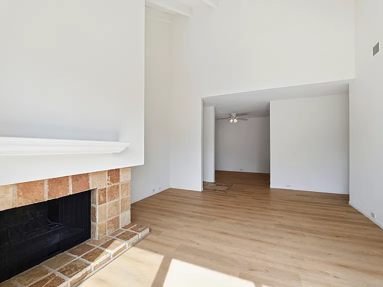 523 Woodside Oaks #2 — Photo 5