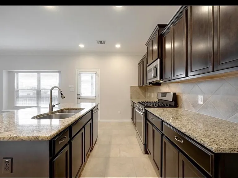 528 Rancho Verde Dr — Photo 7