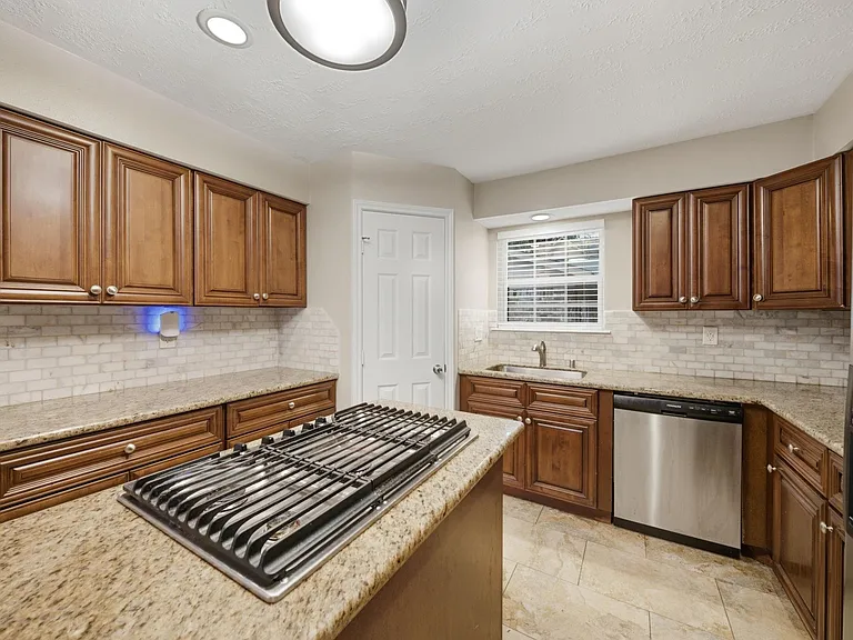16611 Ben Ledi Dr — Photo 7