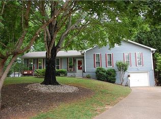 6916 Sky Lane Dr, Acworth, GA 30102