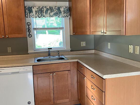 Kitchen New appliances and stacking washer dryer in unit