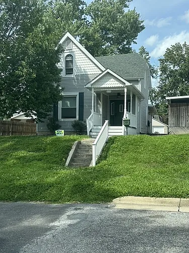 309 Brown Ave Photo 1