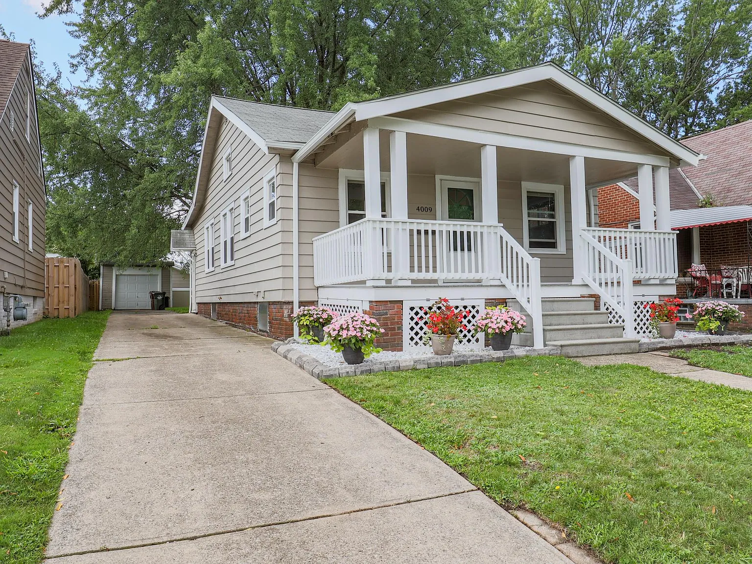3 bed, 1000 sqft, $1,600 — Photo 2