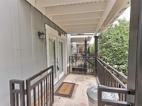 3rd image of 1725 Harvey Mitchell Pkwy S APT 1322