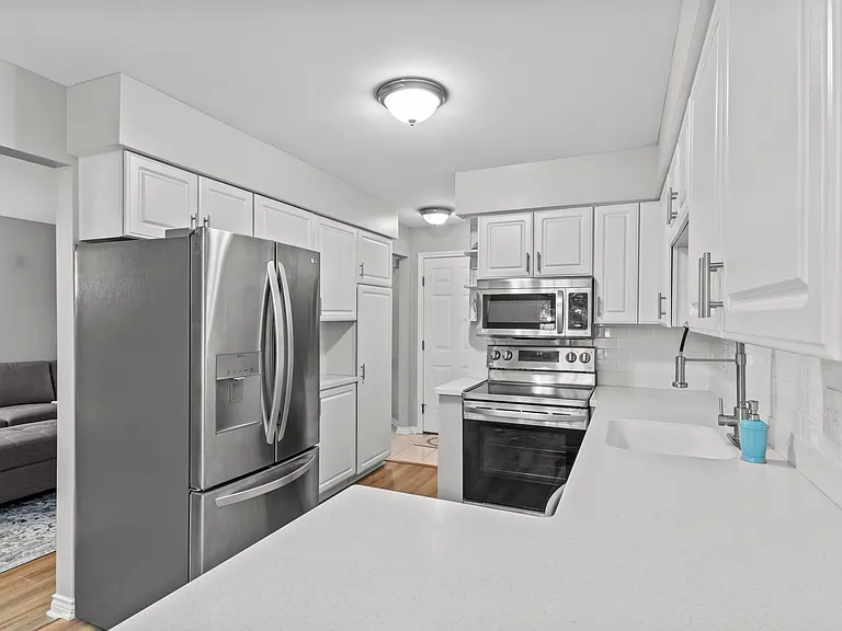 1927 Dorchester Ct — Photo 6