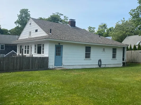 (undisclosed Address), North Falmouth, MA 02556