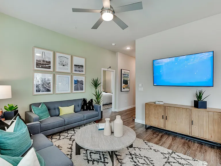 VLux Stoneridge — Photo 36