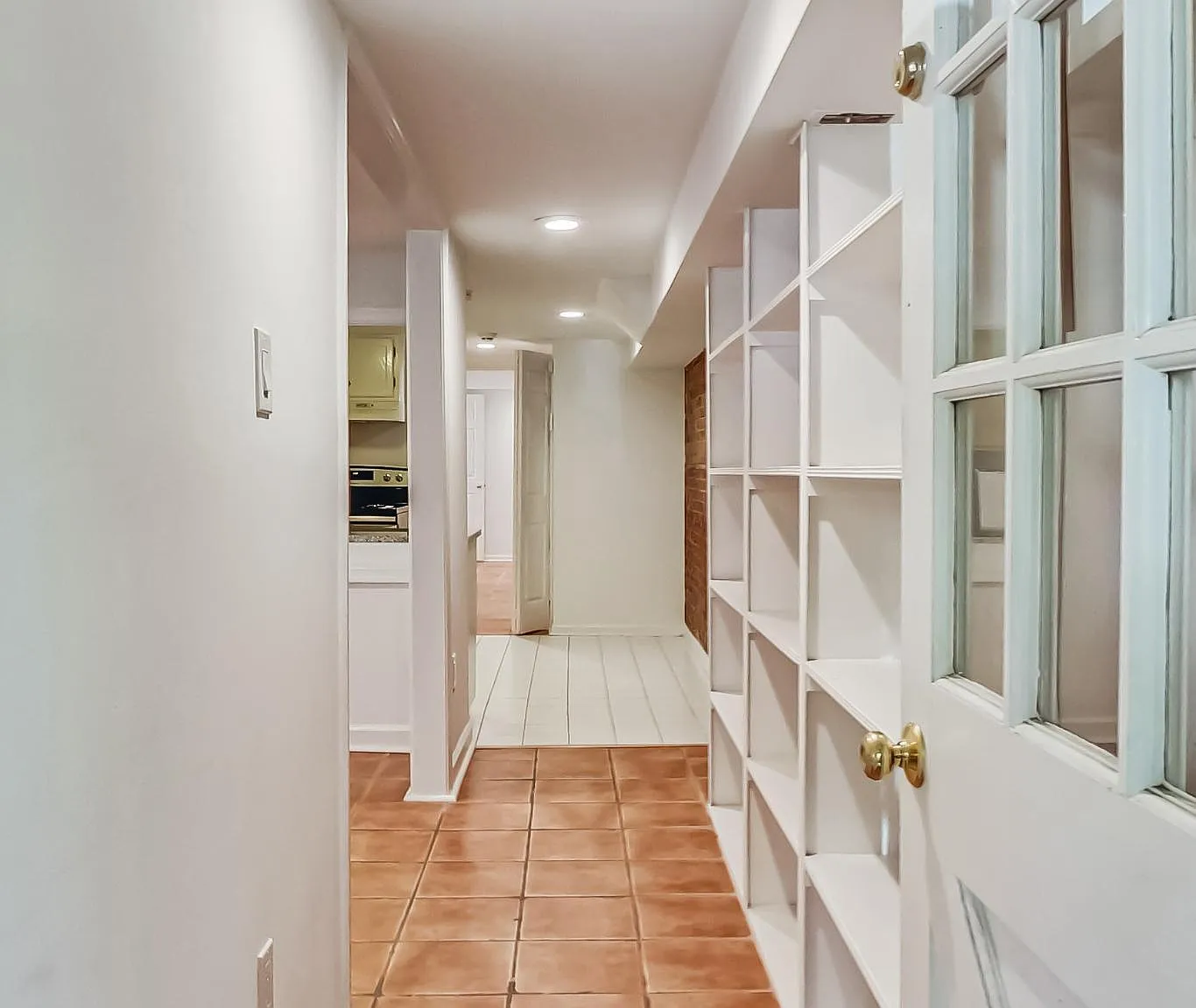 1 bed, 1045 sqft, $2,400 — Photo 2