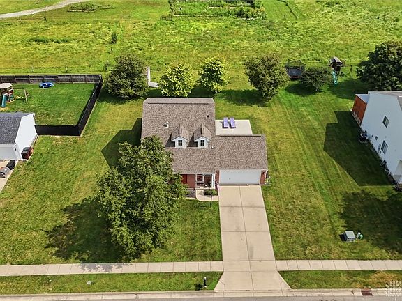 5th image of 1935 Springwood Dr