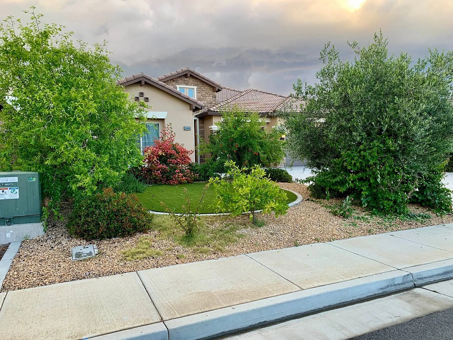 Spacious 3BR 3BA House in Bakersfield — Photo 2