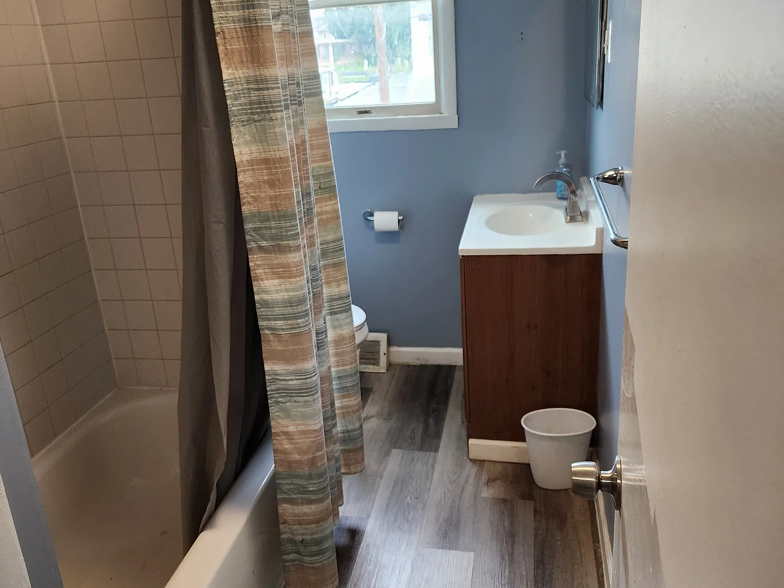 4 bed, 1.5 bath, 1544 sqft, $2,400 — Photo 3