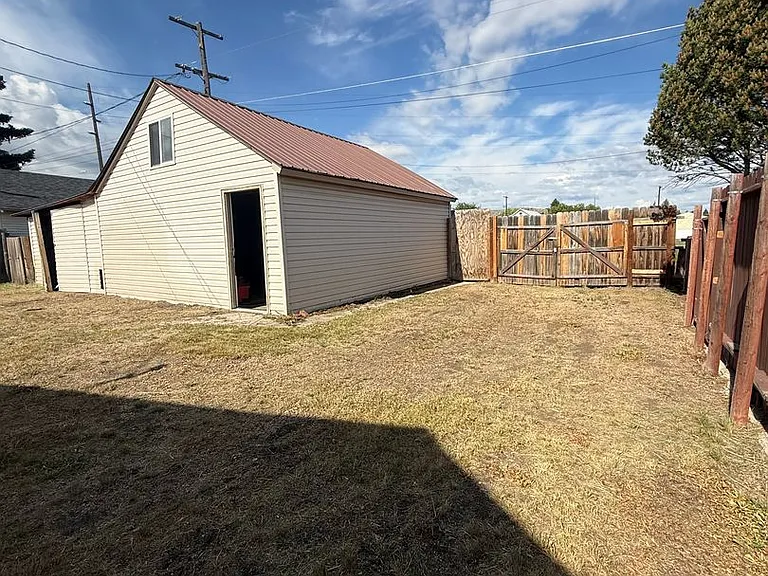 2551 S Main St — Photo 22
