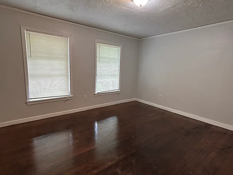 379 Dellwood Dr — Photo 9