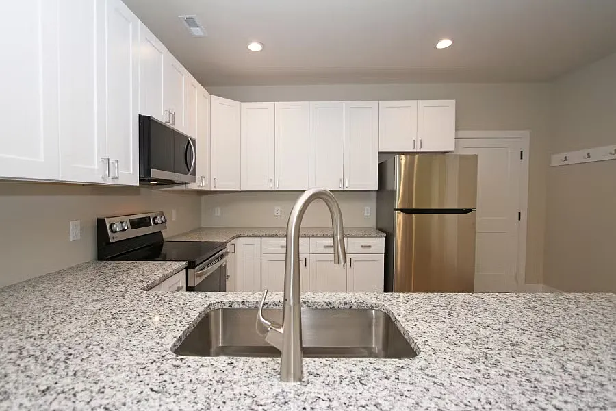 841 W Burnham — Photo 3
