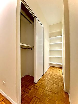 5th image of 527 E 78th St APT 5H