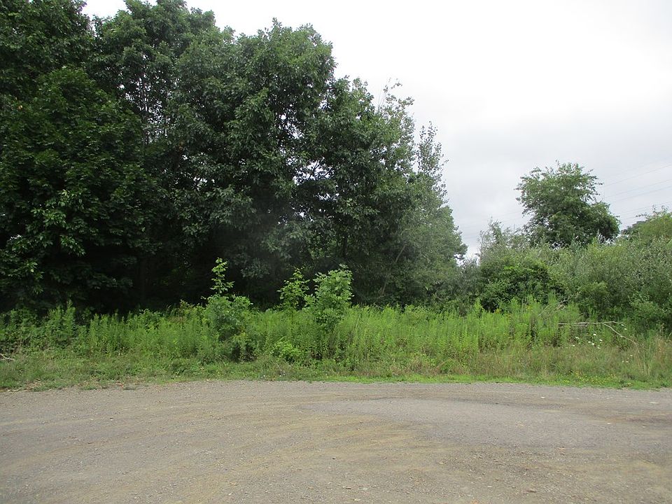 2nd image of 130 Chestnut Dr
