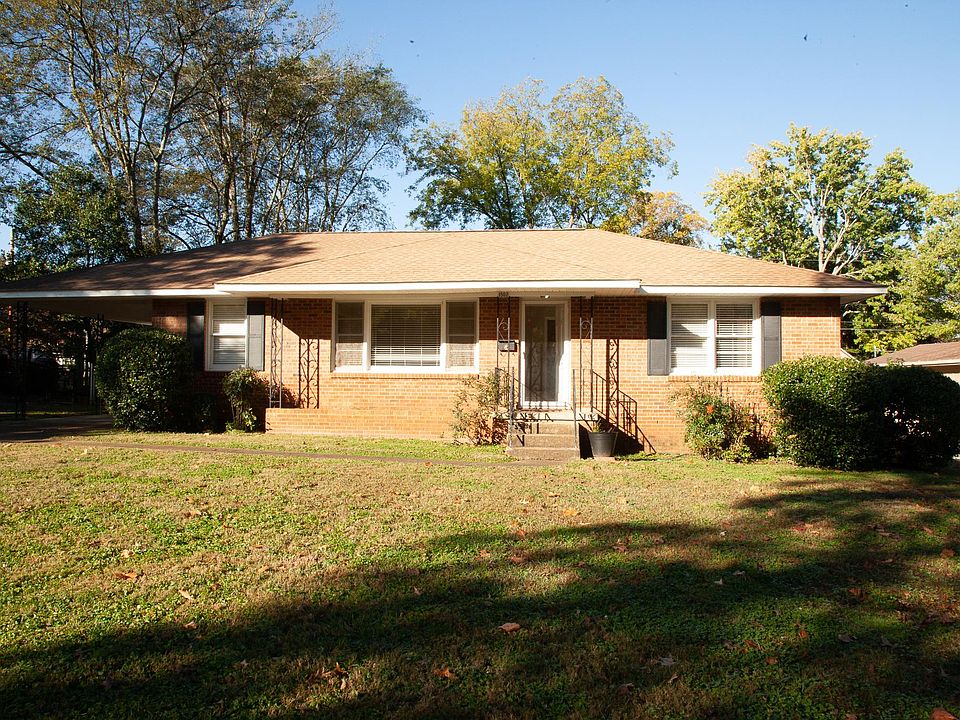 Lovely light filled property in the heart of Blossomwood. Close to Blossomwood elementary school, the Blossomwood pool and the Landtrust.