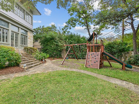 5th image of 134 E Agarita Ave