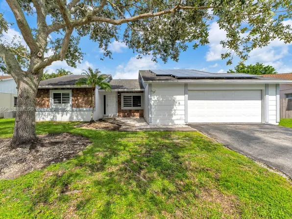 1661 N Goldeneye Ln, Homestead, FL 33035