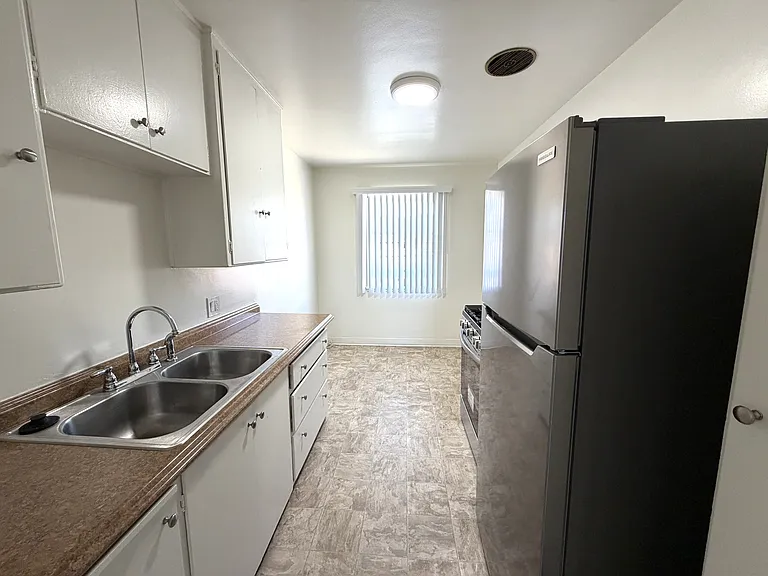 345 Walnut Ave #15 — Photo 5