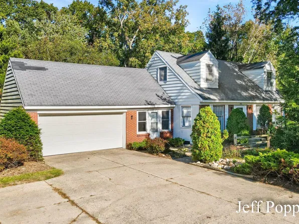441 Four Mile Rd NW, Comstock Park, MI 49321