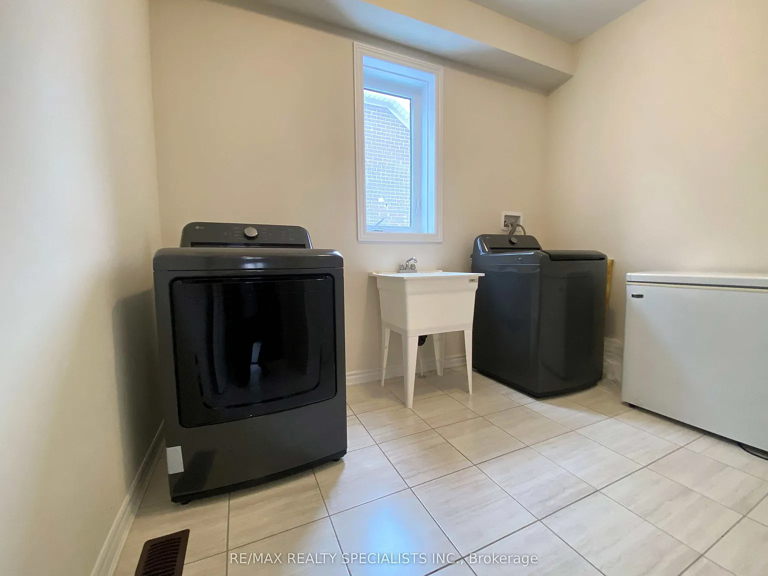 5 bed, $3,200 — Photo 4