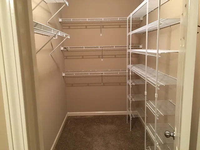 333 Bedford Cir — Photo 9
