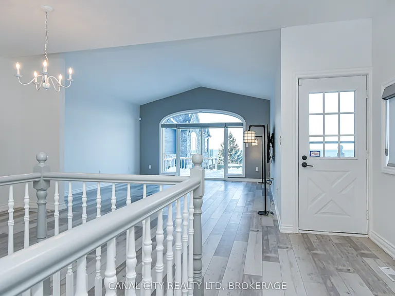 6 Colton Ave — Photo 7