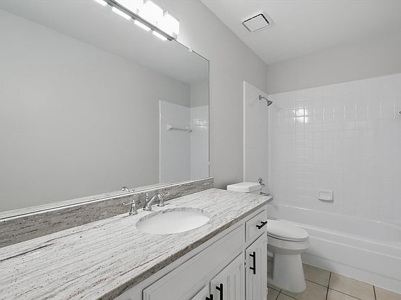 2nd image of 501 Meadowood Ln