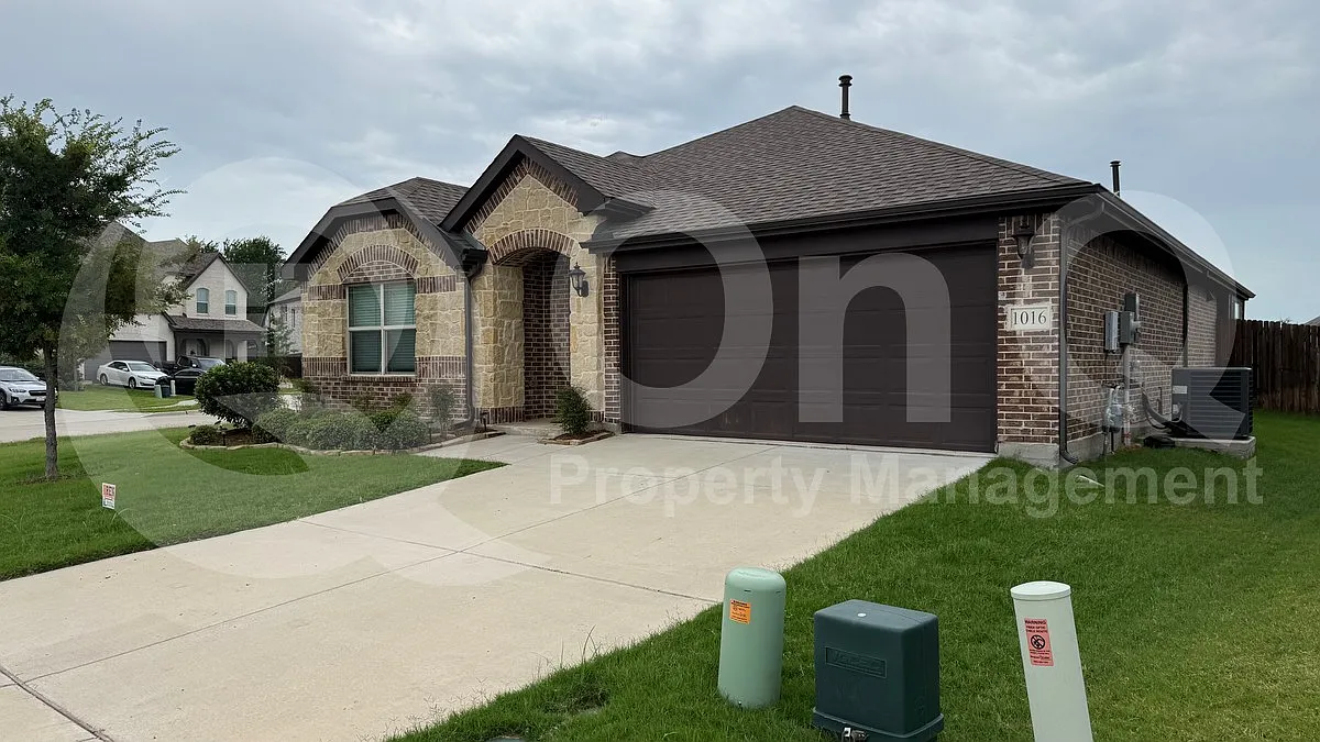 3 bed, 2.0 bath, 1678 sqft, $2,100 — Photo 3