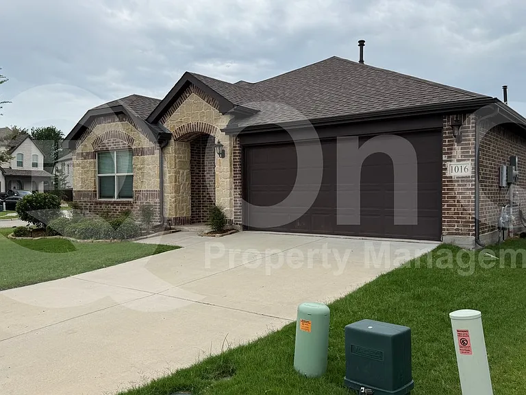 1016 Highberry Dr — Photo 3