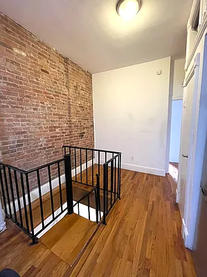 Rented by LJ Sloane Management | media 28