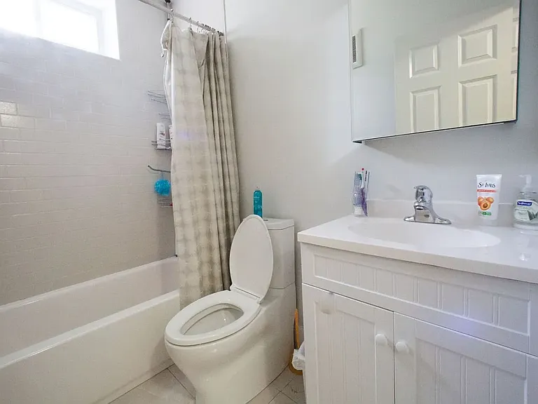33 Beaconsfield Rd #1 — Photo 4