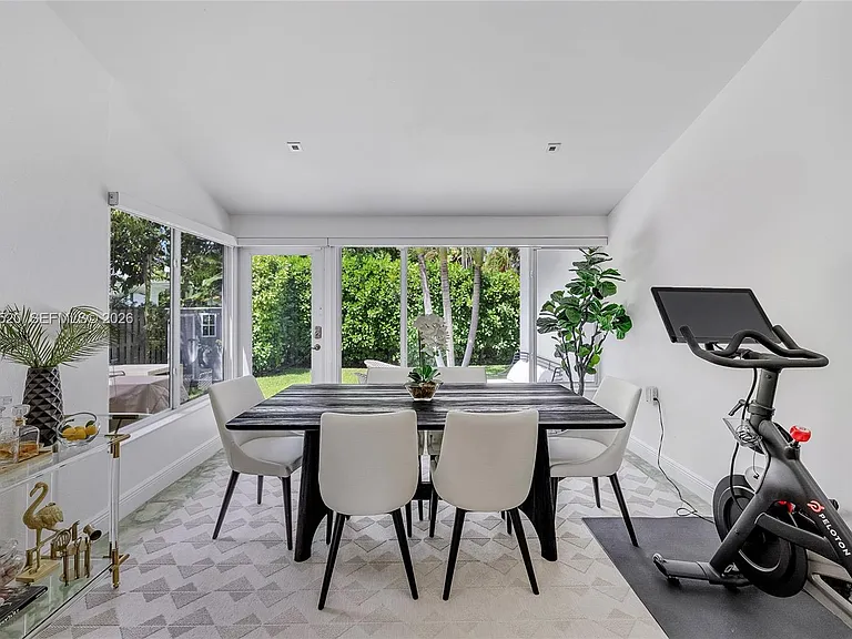 8950 Byron Ave — Photo 5