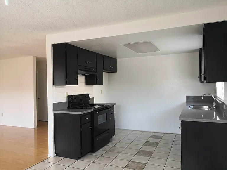 Orange Twin Apartments — Photo 20