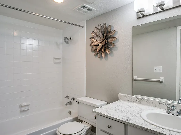 Bellaire Oaks Apartments — Photo 24