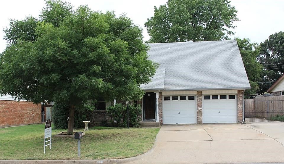 Lovely home with 2 car garage, extra drive for RV, boat or work trailer with back yard access.