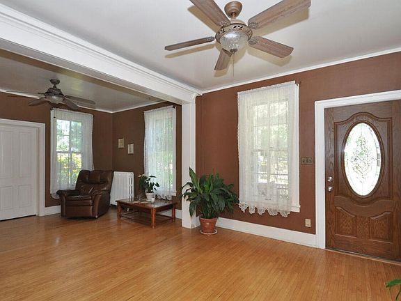 3rd image of 2027 Wauwatosa Ave