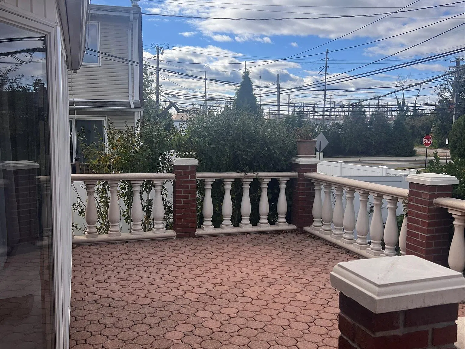 3 bed, 2.0 bath, 1599 sqft, $4,200 — Photo 3