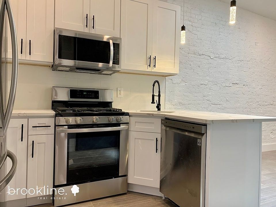 1st image of 482 Halsey St #2