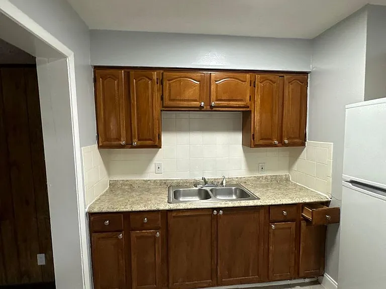 4020 Canal St — Photo 3