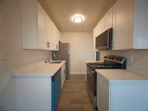 2nd image of 10002 Des Moines Memorial Dr S APT 406