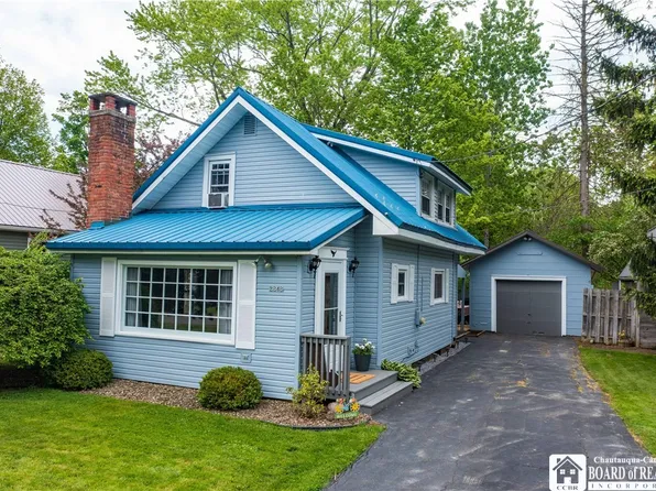 2848 Greenhurst Ave, Bemus Pt, NY 14712