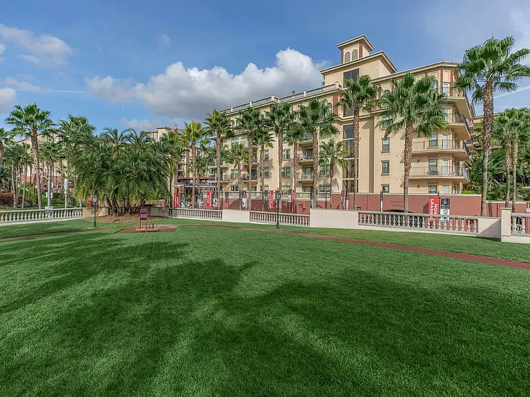 H-TECH RUNNING TRACK AND PAR COURSE