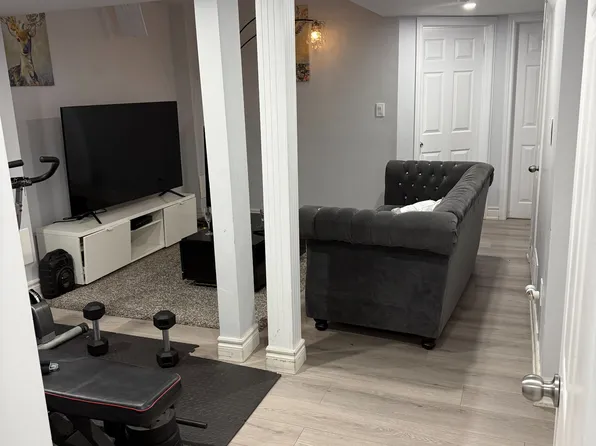 123 Kirkland Pl, Whitby, ON L1P 1W8